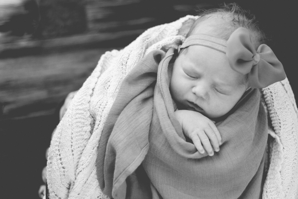 Newborn photography | Logan UT photographer | traveling photographer living on a bus conversion | photography | newborn posing ideas