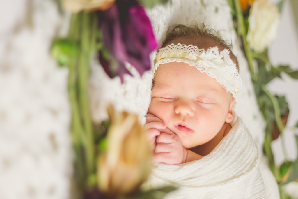 Newborn photography | Logan UT photographer | traveling photographer living on a bus conversion | photography | newborn posing ideas