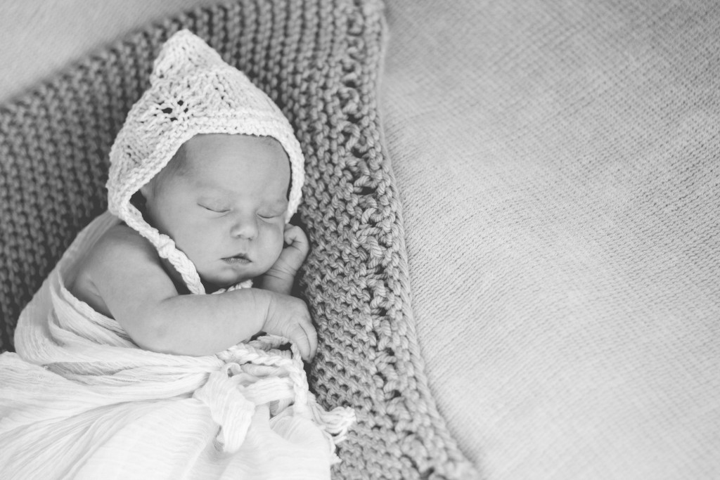 Newborn photography | Logan UT photographer | traveling photographer living on a bus conversion | photography | newborn posing ideas