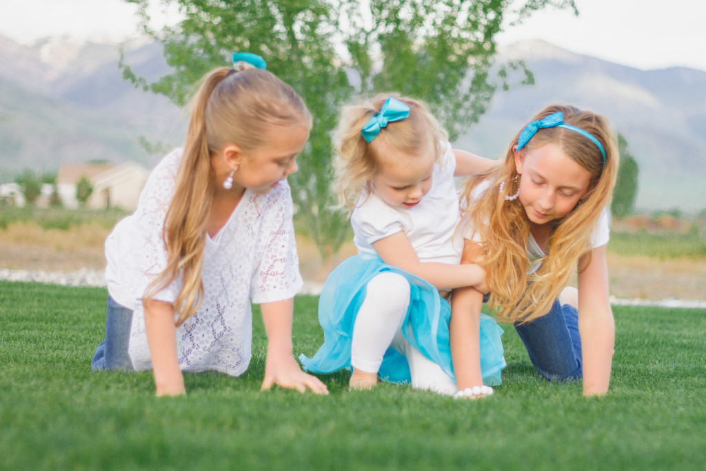 Family portrait photographer | BDE Photography by Raecale | Northern Utah Photographer | Cache Valley Family Photographer | traveling photographer living on a converted bus 