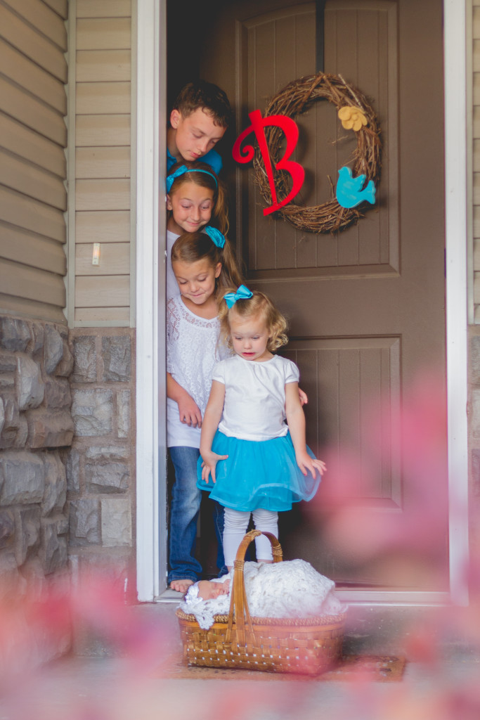 Family portrait photographer | BDE Photography by Raecale | Northern Utah Photographer | Cache Valley Family Photographer | traveling photographer living on a converted bus 