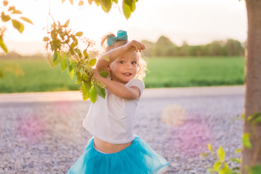 Family portrait photographer | BDE Photography by Raecale | Northern Utah Photographer | Cache Valley Family Photographer | traveling photographer living on a converted bus 