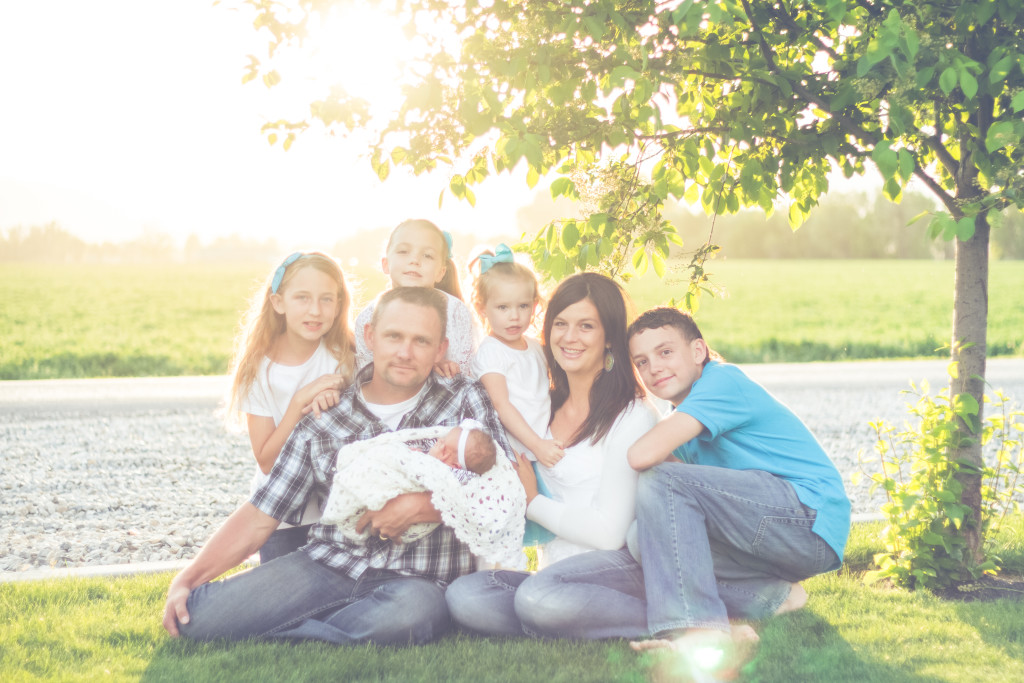 Family portrait photographer | BDE Photography by Raecale | Northern Utah Photographer | Cache Valley Family Photographer | traveling photographer living on a converted bus 