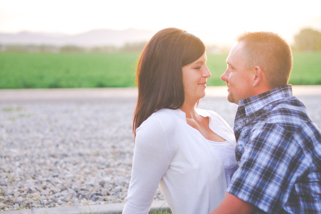 Family portrait photographer | BDE Photography by Raecale | Northern Utah Photographer | Cache Valley Family Photographer | traveling photographer living on a converted bus 