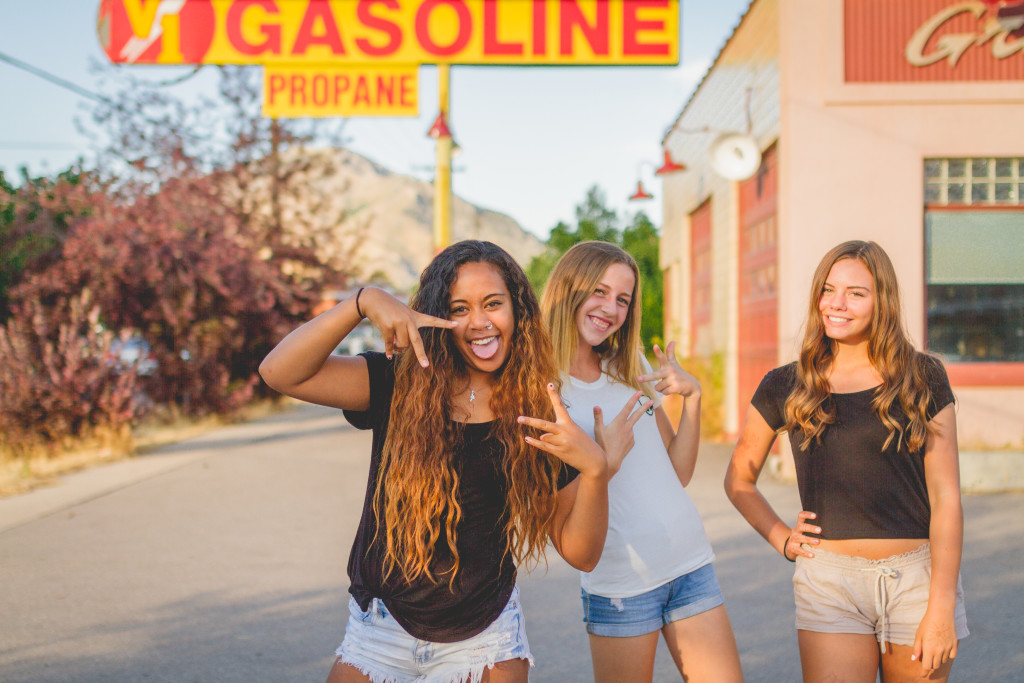 Teen photo shoot | Logan Utah Photographer | Cache Valley photographer | traveling photographer | bus conversion family | local carpenter | fun shoot with friends