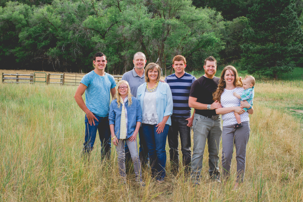 family portraits | BDE photography by Raecale | Cache County Photographer | traveling photographer | photographer lives in a converted vintage bus with her family of 7 | utah photographer | lifestyle photographer