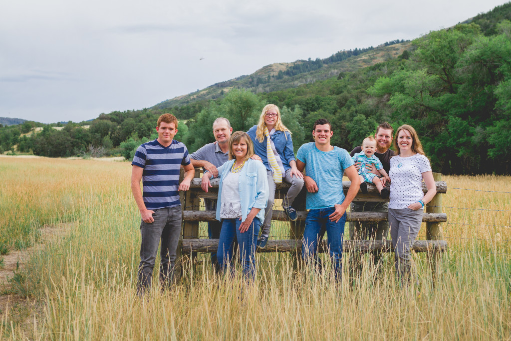 family portraits | BDE photography by Raecale | Cache County Photographer | traveling photographer | photographer lives in a converted vintage bus with her family of 7 | utah photographer | lifestyle photographer