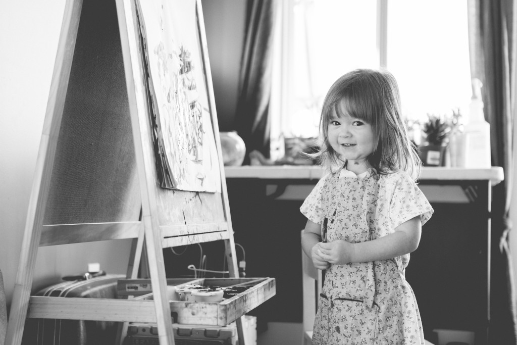 Lifestyle photographer | kids painting | traveling photographer living on a bus | bus conversion | capturing children | photography | peaceful learning | unschooling | preschooler | homeschool | learning through play | utah photographer