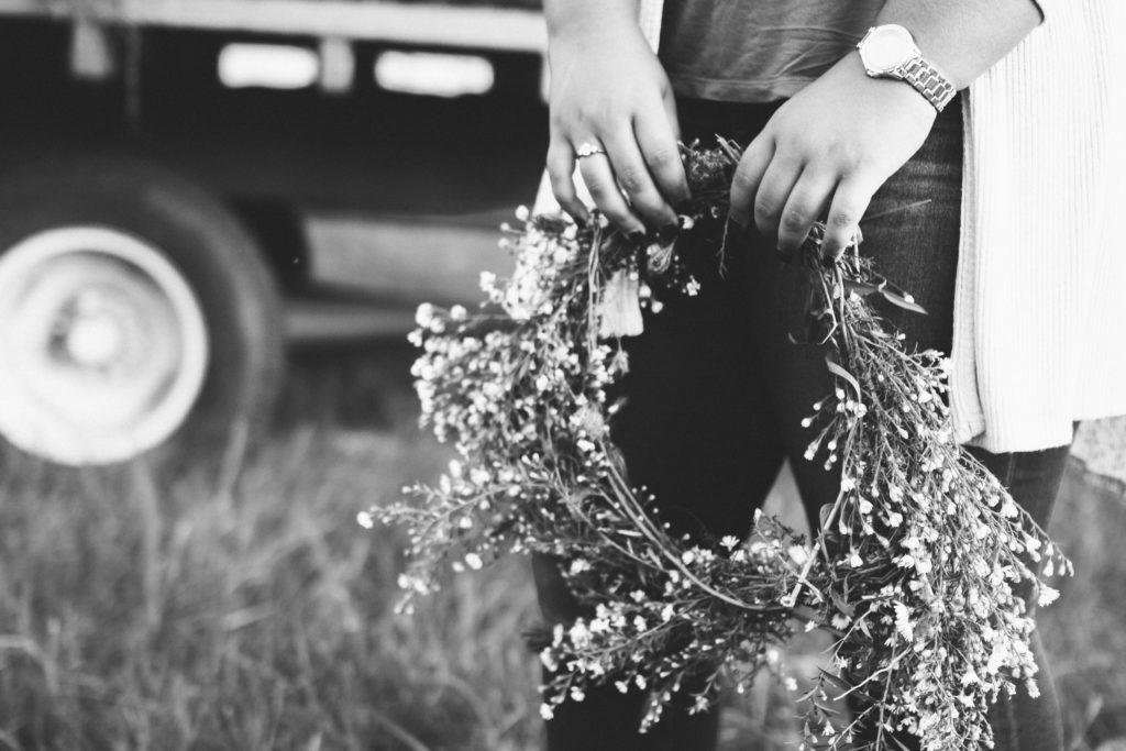 mini sessions | christmas card | family portraits | family photographer | traveling photographer living on a bus | vintage bus conversion | family of 7 | fall family pictures | west michigan photographer | michigan Photographer | south haven photographer | Caledonia photographer | Hastings photographer | south haven photographer | allegan high school | class of 2017